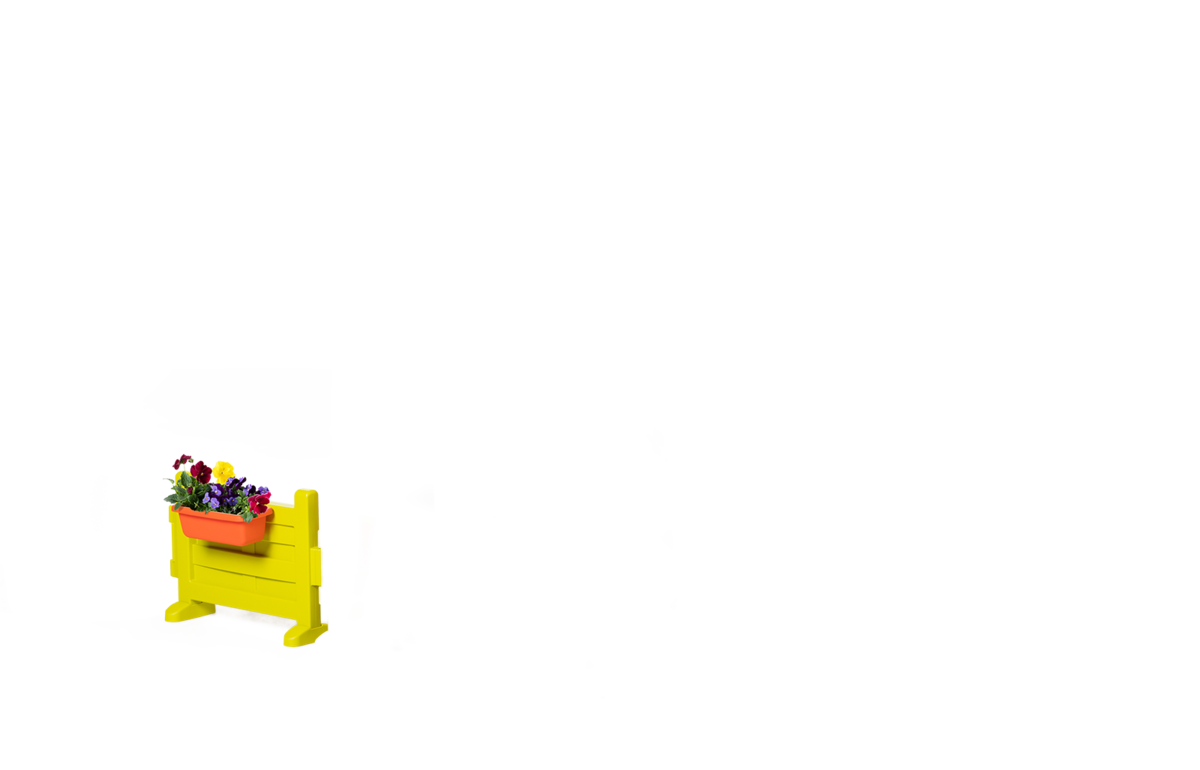 Dom My New House Smoby przyrodniczy Rozszerzalny 2 okna z okiennicami, 2 okrągłe okna i połówki drzwi o wysokości 135 cm z filtrem UV od 2 lat.