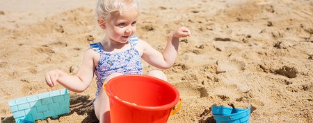 Na plaży nie grozi nuda: 12 zajęć offline dla całej rodziny