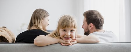 Kłamię, więc jestem rodzicem: Dlaczego okłamujemy dzieci i jak to na nie wpływa?