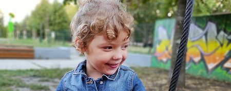„Lucrurile frumoase se întâmplă cu adevărat în fiecare zi”, se bucură de progres părinții a doi copii cu autism